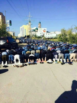 У мечети в Якутске собрались более 10 тысяч мусульман