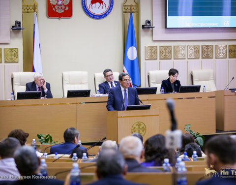 Депутаты Госсобрания (Ил Тумэн) приняли проект бюджета республики на 2019 год в первом чтении